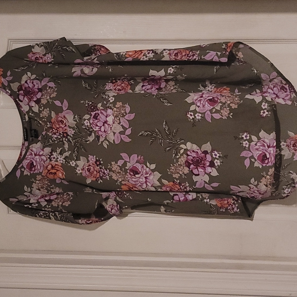 Torrid OLIVE FLORAL KEYHOLE GEORGETTE BLOUSE  size 2